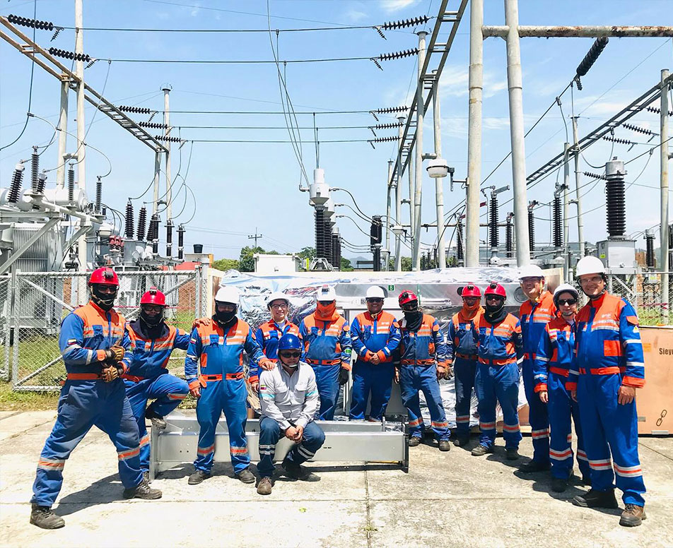 FyR ingenieros Ltda. - equipo de trabajo en campo